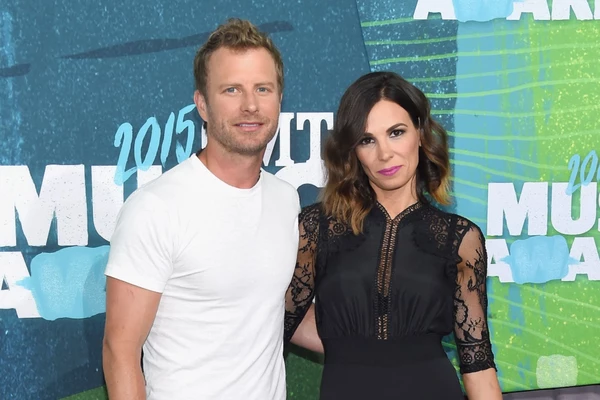 Dierks Bentley S Wife Running 2017 Boston Marathon For Charity