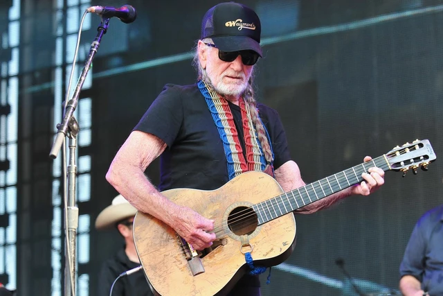 40 Years Ago: Willie Nelson's 'Always on My Mind' Hits No. 1