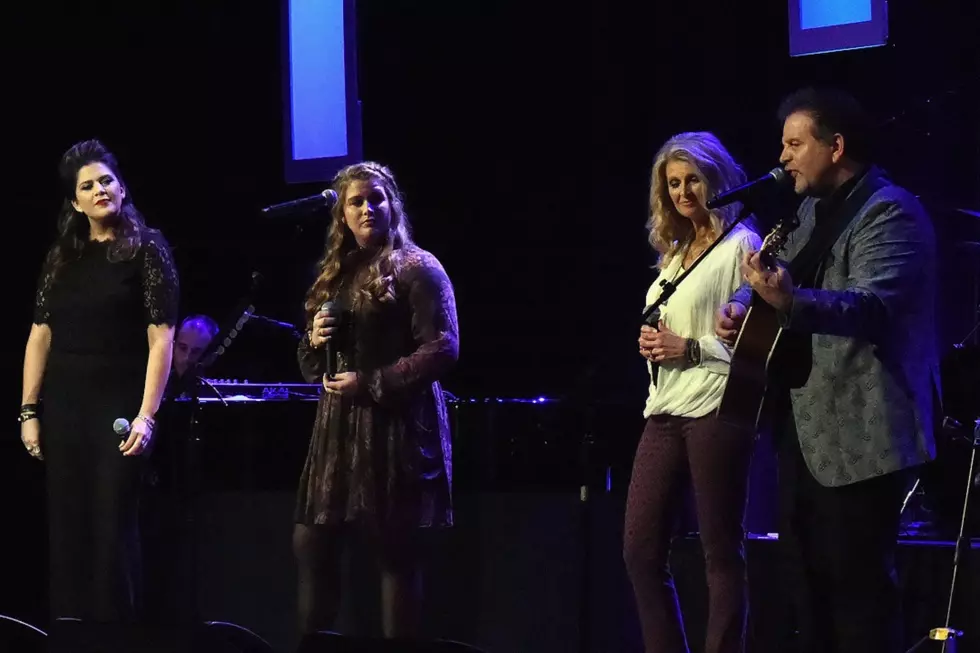 Hillary Scott: Duet With Mom, Linda Davis, Was ‘a Tall Order’