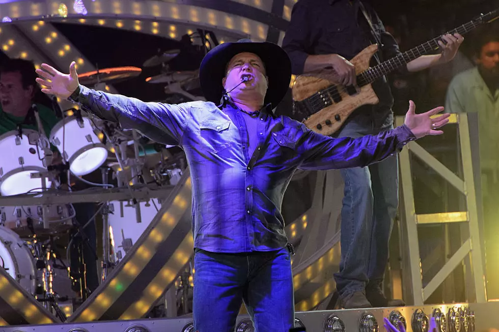 32 Years Ago: Garth Brooks Hits No. 1 With ‘Shameless’