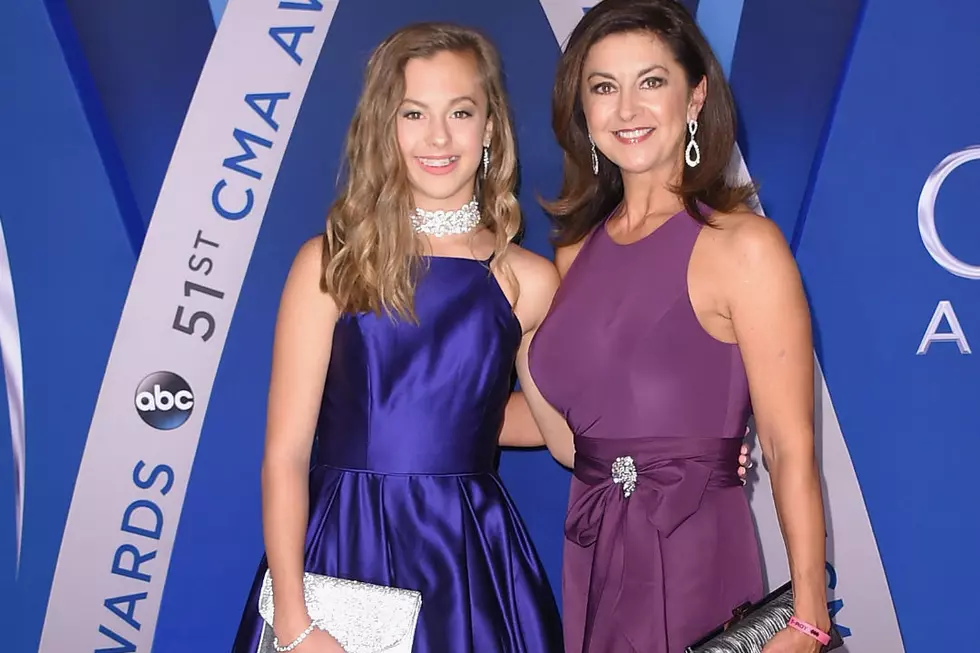 Troy Gentry’s Widow Makes Good on His Promise to Their Daughter at 2017 CMA Awards
